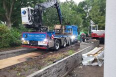 Hoveniers Collectief - Grondwerk rijplaten plaatsen Grondwerk met plaatsen van rijplaten voor bescherming ondergrond en werkverkeer