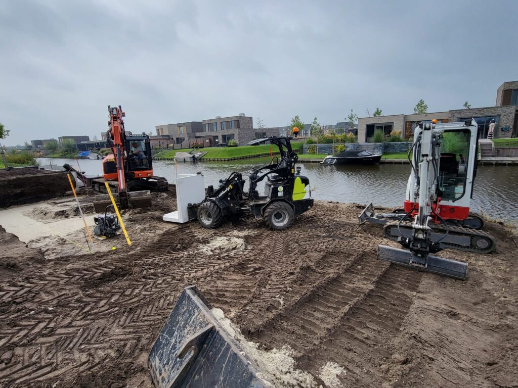 Grondwerk ter voorbereiding van het plaatsen van een keerwand